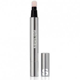 Sisley Rozjasňující pero Stylo Lumière (Instant Radiance Booster Pen) 2,5 ml Rozjasňující pero Stylo Lumière (Instant Radiance Booster Pen) 2,5 ml - Odstín 2 Peach Rose woman