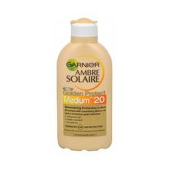 Garnier Ambre Solaire Golden Protect SPF 20 Shimmering Protecting Lotion - Mléko na opalování 200 ml pro ženy