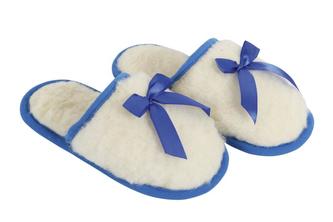 Australské meríno pantofle 520g/m2 - bílý beránek/modrá stuha - velikost 43-44