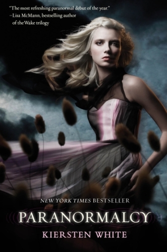 Paranormalcy. Flames 'n' Roses, englische Ausgabe