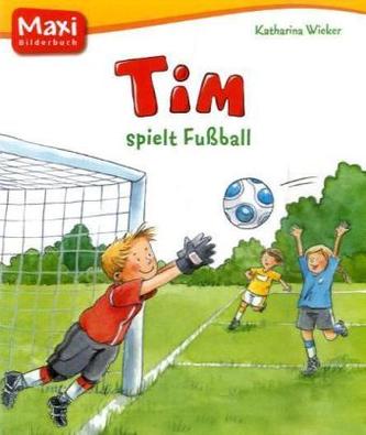 Tim spielt Fußball