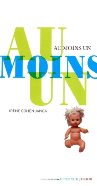 Au moins un