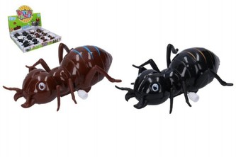 Mravenec na klíček plast 11cm; 2 barvy - 1 kus