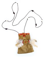 Indiánský vak s peřím