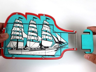 RECENTTYOS Loď v lahvi