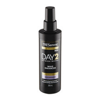 TRESemmé Sprej na zvýraznění vln Day 2 Wave Enhancer 200 ml woman