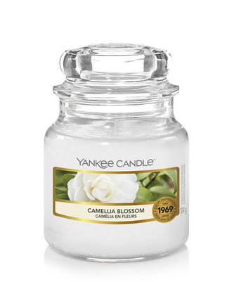 Yankee Candle svíčka - Camellia Blossom